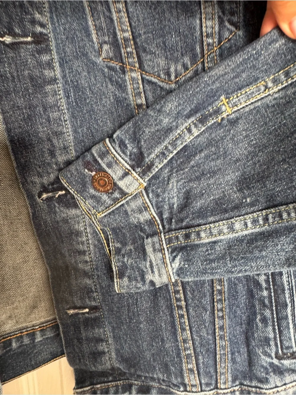 Levi's men Classic Blue Denim Trucker Jacket size large 100% cotton